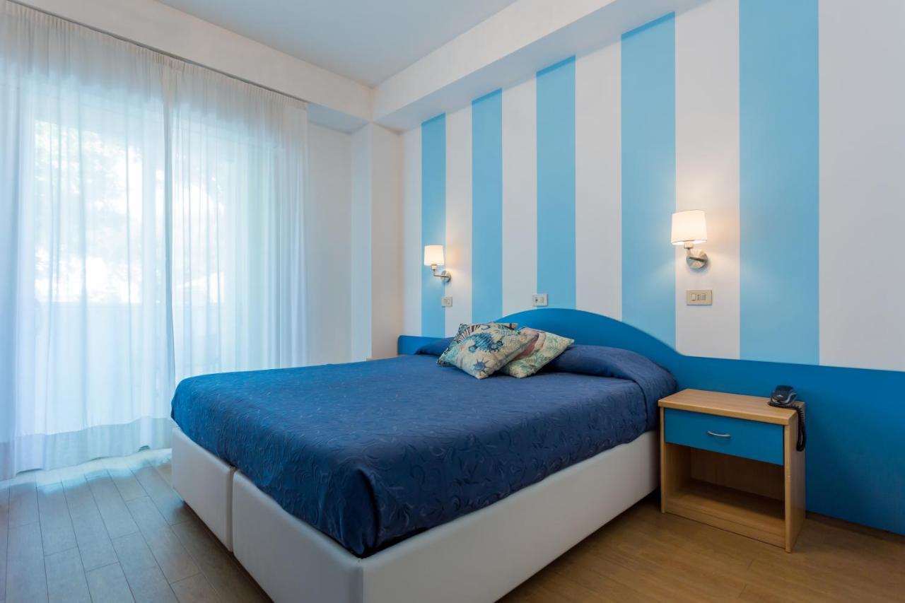Hotel Mon Pays Riccione Exterior foto