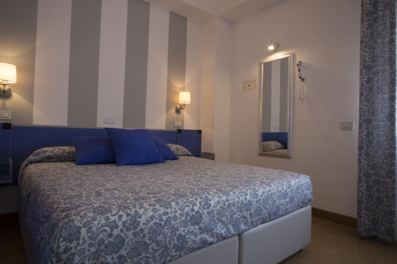 Hotel Mon Pays Riccione Exterior foto