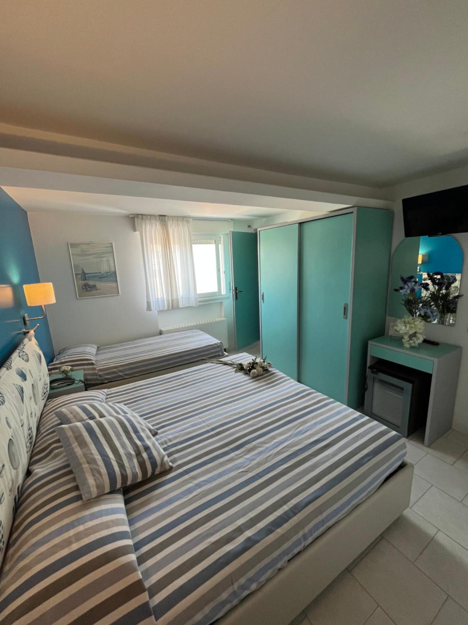 Hotel Mon Pays Riccione Exterior foto