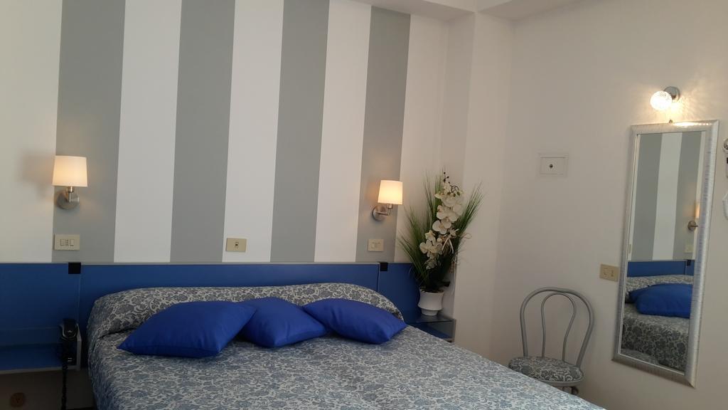 Hotel Mon Pays Riccione Exterior foto